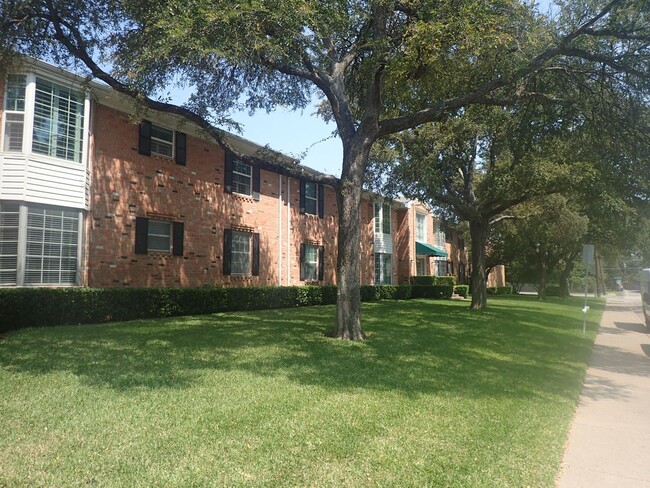 property at 6007 Sandhurst Ln