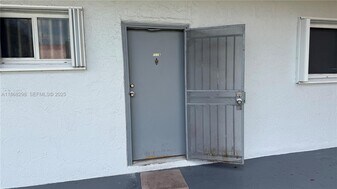 11307 SW 200th St in Miami, FL - Building Photo