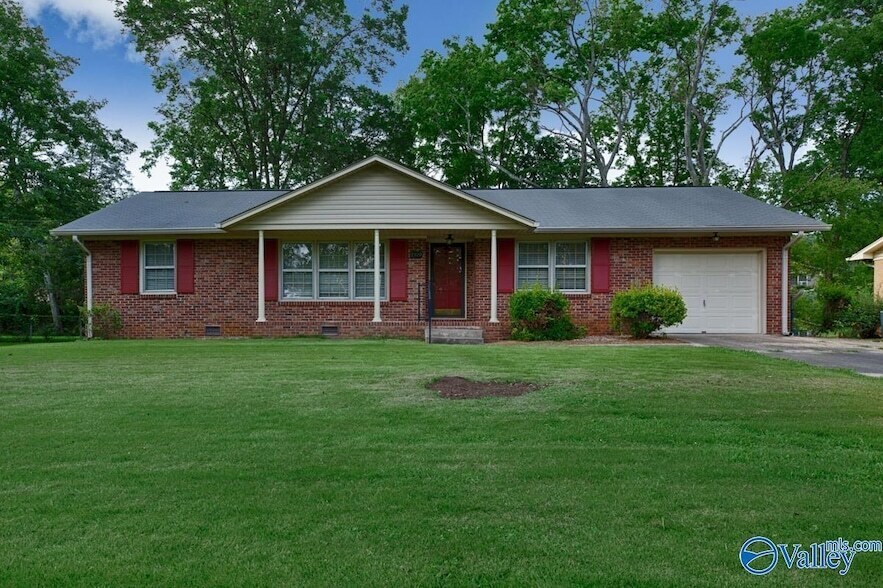 2320 Rodgers Dr NE in Huntsville, AL - Building Photo