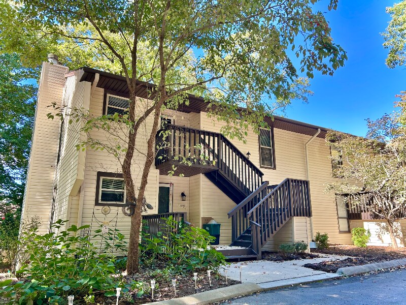 174 Turnwood Ln in Winston-Salem, NC - Building Photo