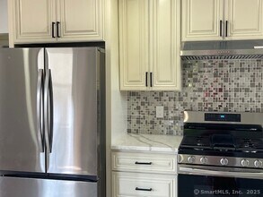 280 Meriden Rd in Waterbury, CT - Building Photo - Building Photo