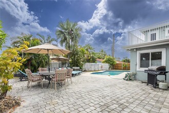 1690 NE 25th Ave in Pompano Beach, FL - Foto de edificio - Building Photo