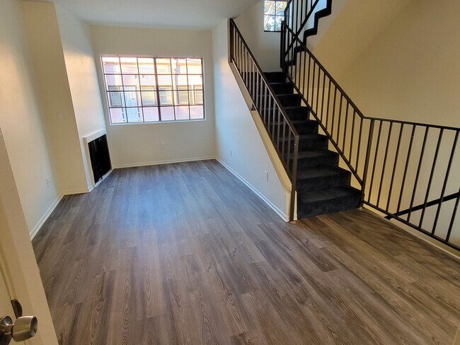 2003 Vista Del Mar Ave, Unit 5 in Los Angeles, CA - Building Photo - Building Photo