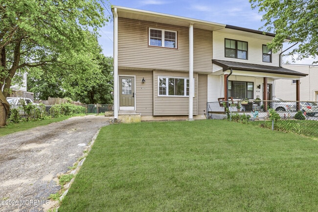 property at 812 Oak St