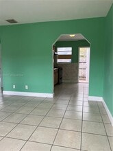 1013 Foster Rd in Hallandale Beach, FL - Building Photo - Building Photo
