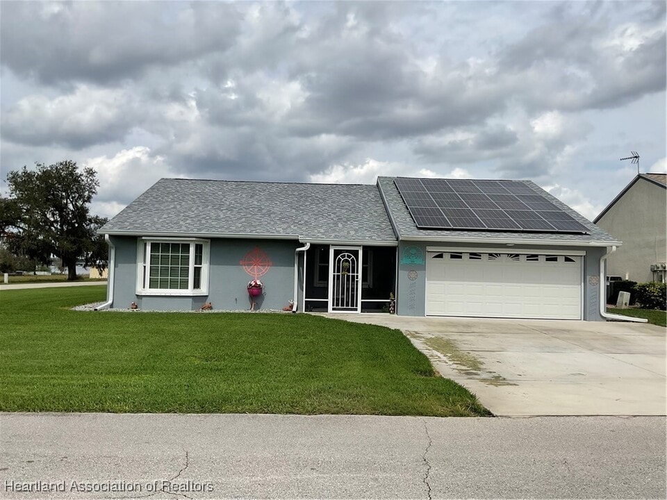 360 Grove Cir in Avon Park, FL - Building Photo