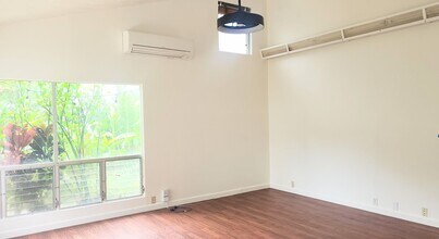 995 Kalapaki St in Honolulu, HI - Building Photo - Building Photo