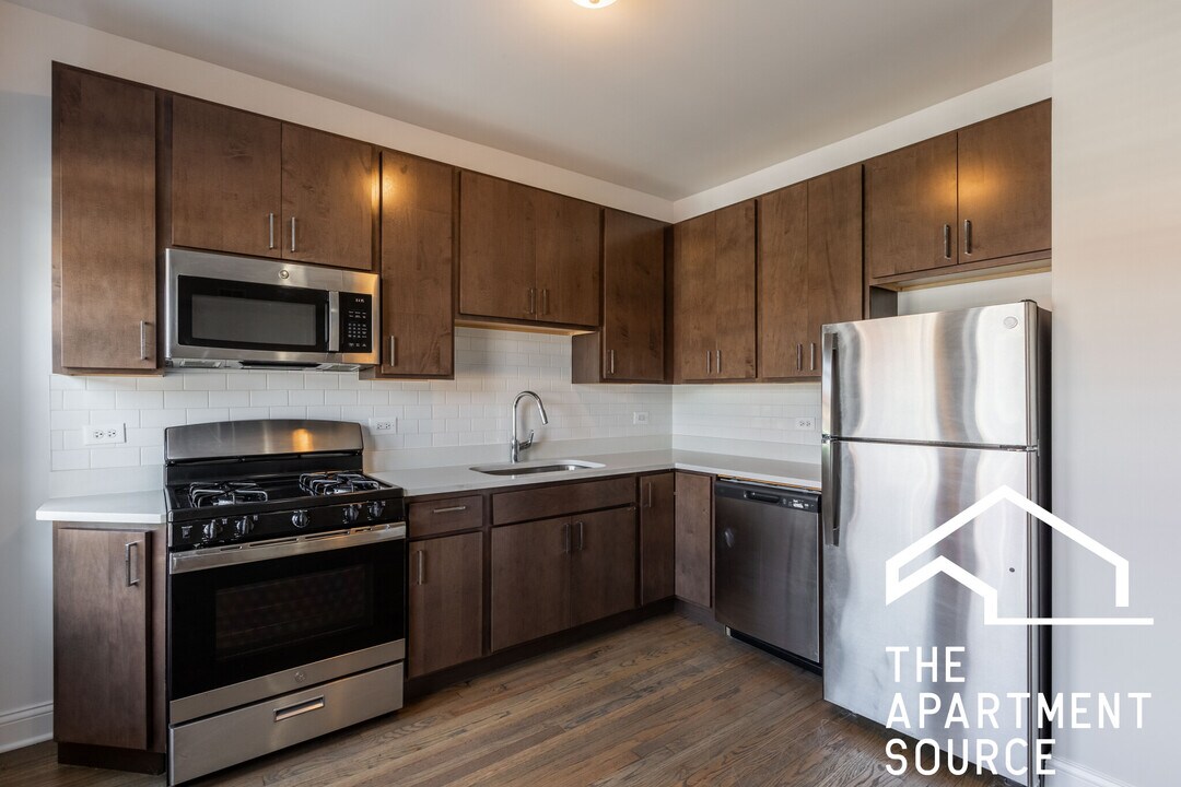 3405 W Fullerton Ave, Unit 3D in Chicago, IL - Foto de edificio