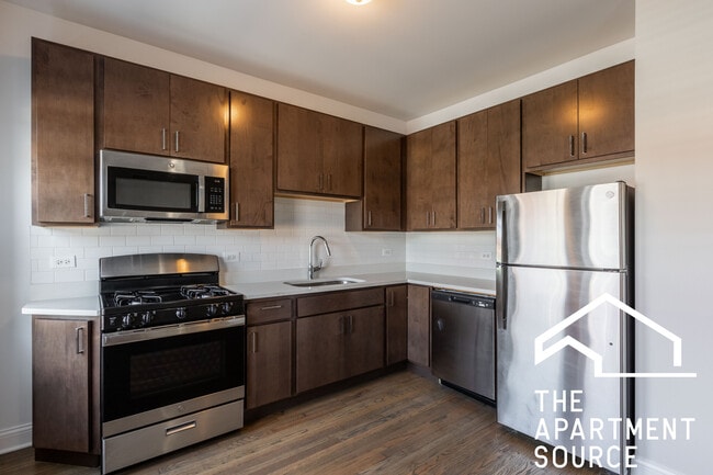 3405 W Fullerton Ave, Unit 3D