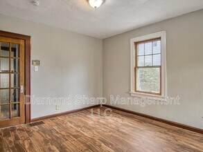 5611 Hallows Ave in East St. Louis, IL - Building Photo - Building Photo