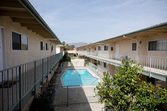 Villa Royale Apartments in Chatsworth, CA - Building Photo - Building Photo