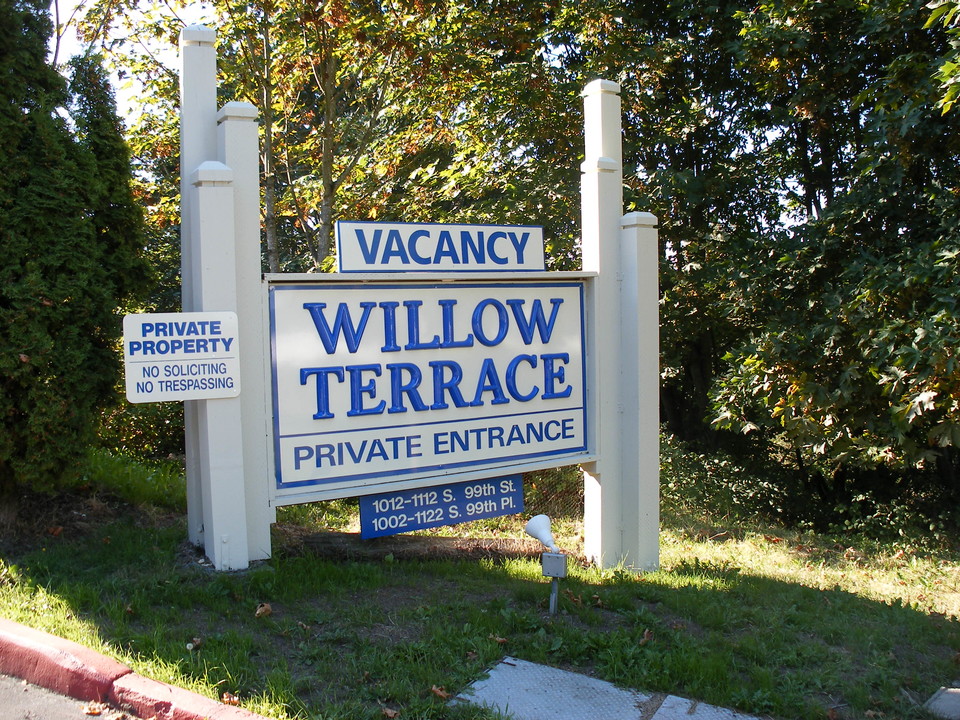 Willow Terrace in Seattle, WA - Building Photo