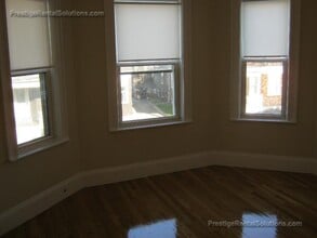 21 Roseclair St, Unit 1 in Boston, MA - Foto de edificio - Building Photo