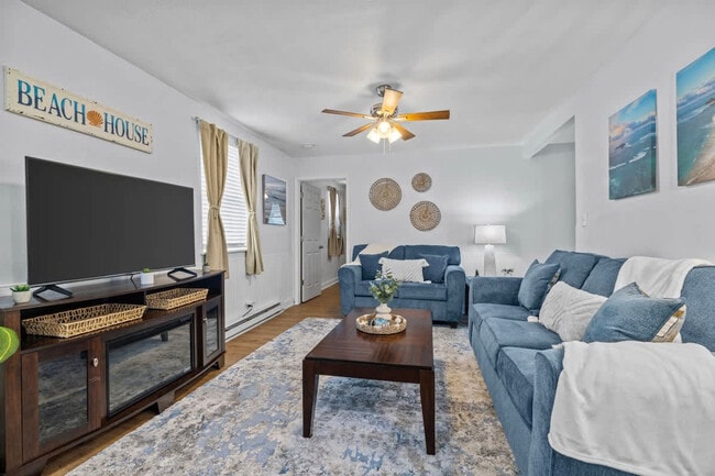1427 W Ocean View Ave in Norfolk, VA - Building Photo - Building Photo