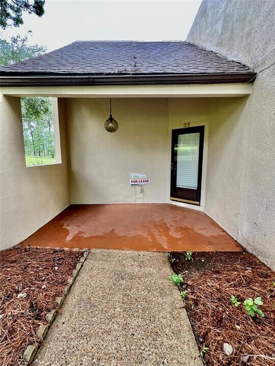 21 April Hill in Montgomery, TX - Building Photo