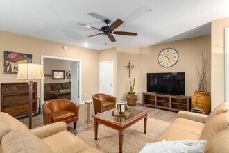 2425 W Bronco Butte Trl in Phoenix, AZ - Foto de edificio - Building Photo