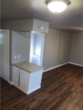 511 W Cleveland St in Alvin, TX - Building Photo - Building Photo