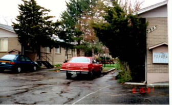 Courtyard Apartments