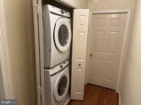 27 Victory Ct in Dover, NJ - Building Photo