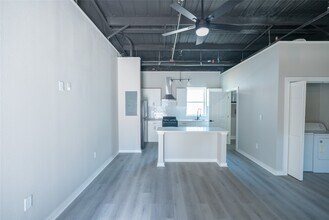 2612 Castle St in Waller, TX - Building Photo - Building Photo