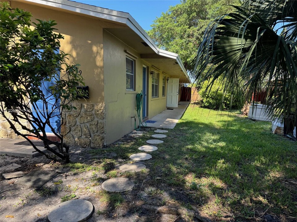 5641 Lincoln St in Hollywood, FL - Building Photo