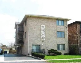 9825 S Ridgeland Ave in Oak Lawn, IL - Building Photo
