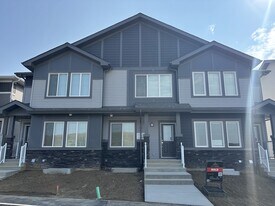 4257 Kinglet Dr in Edmonton, AB - Building Photo