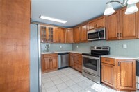 25 Spring Ln in Levittown, NY - Building Photo - Building Photo