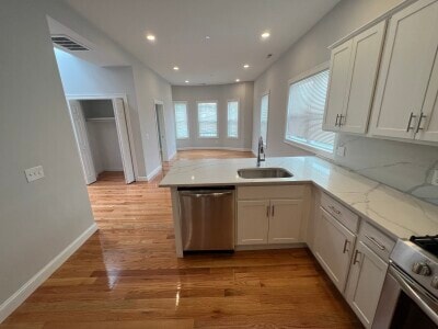 129 Cross St, Unit 1 in Somerville, MA - Foto de edificio - Building Photo