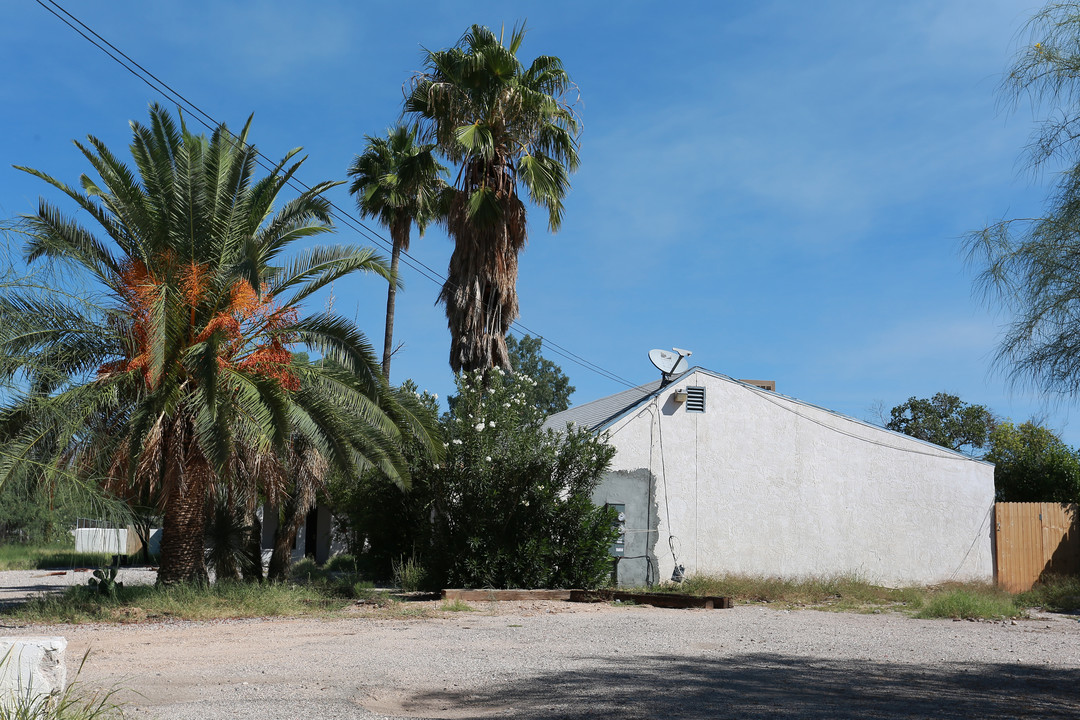 5619-5625 E 26th St in Tucson, AZ - Building Photo