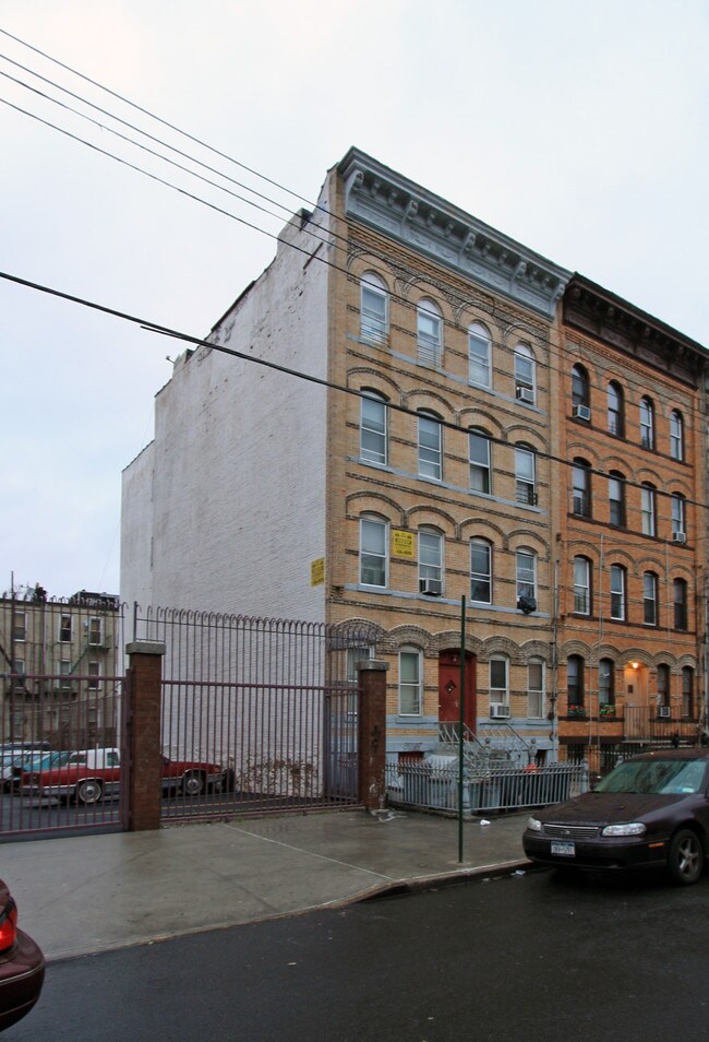 431 Bleecker St in Brooklyn, NY - Building Photo - Building Photo