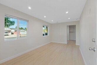 7916 Etiwanda Ave in Los Angeles, CA - Building Photo - Building Photo