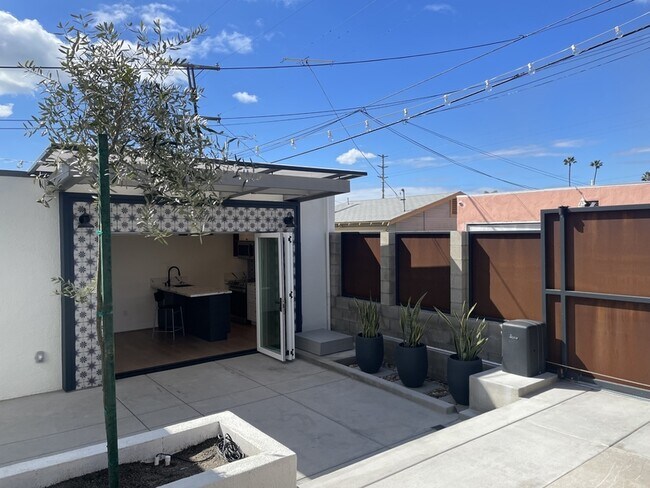 3358 Bancroft St in San Diego, CA - Building Photo - Building Photo