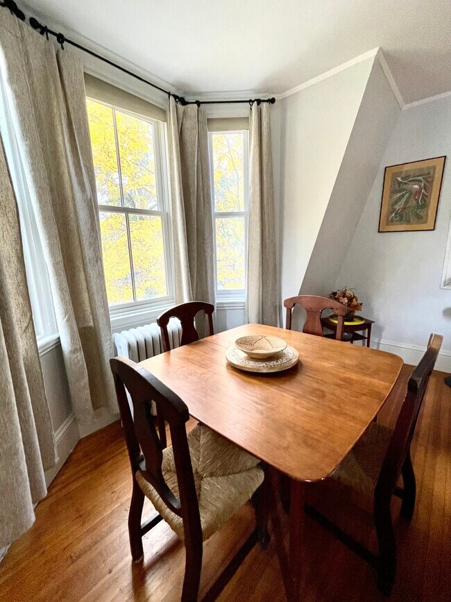 39 Cypress St, Unit 2 in Brookline, MA - Building Photo - Building Photo