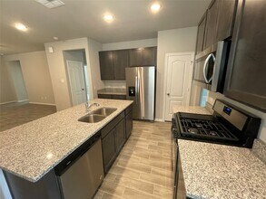 938 Redinger Ridge Dr in Huffman, TX - Foto de edificio - Building Photo