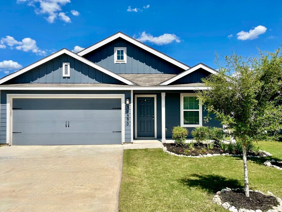 31590 Nimbus Dr in Bulverde, TX - Foto de edificio