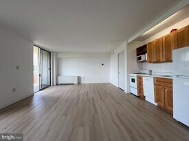7501 Democracy Blvd in Bethesda, MD - Building Photo