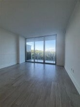 16385 Biscayne Blvd, Unit 305 in Aventura, FL - Building Photo - Building Photo