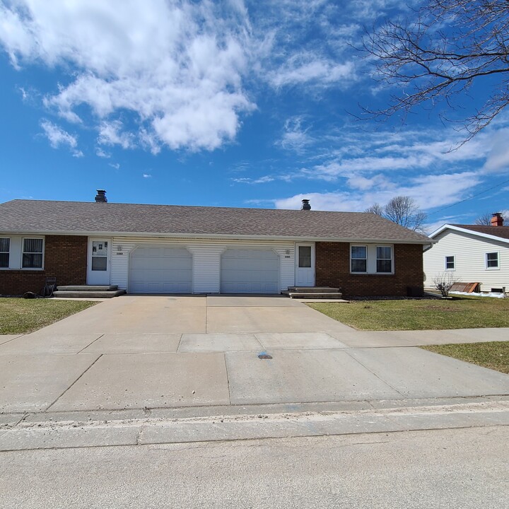 1331 Primrose Ln, Unit 1333 in Neenah, WI - Foto de edificio