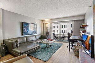 121 Washington Ave S in Minneapolis, MN - Building Photo