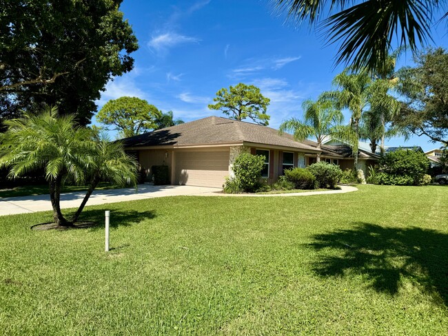 6147 Wood Lake Rd in Jupiter, FL - Foto de edificio - Building Photo