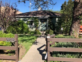 2818 S Barrington Ave in Los Angeles, CA - Building Photo