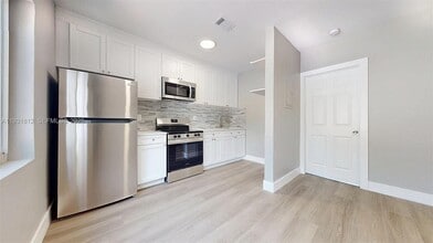 74 W 15th St in Hialeah, FL - Building Photo - Building Photo