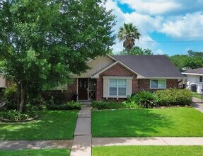 5607 Braesvalley Dr in Houston, TX - Building Photo - Building Photo