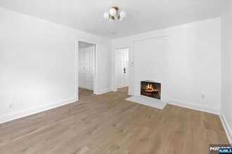 46 Garden Pl in Edgewater, NJ - Foto de edificio - Building Photo