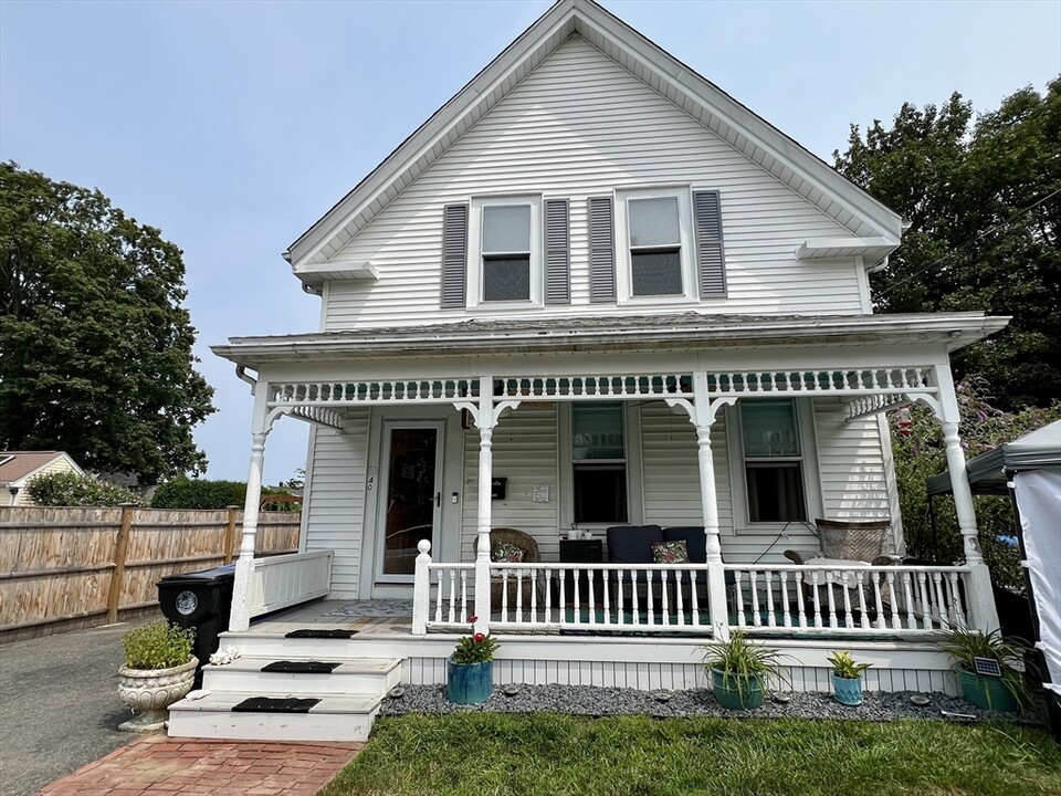 40 Central St in Whitman, MA - Building Photo