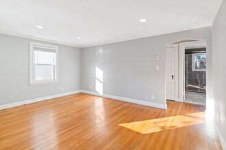 126 Washington Ave in Waltham, MA - Building Photo - Building Photo