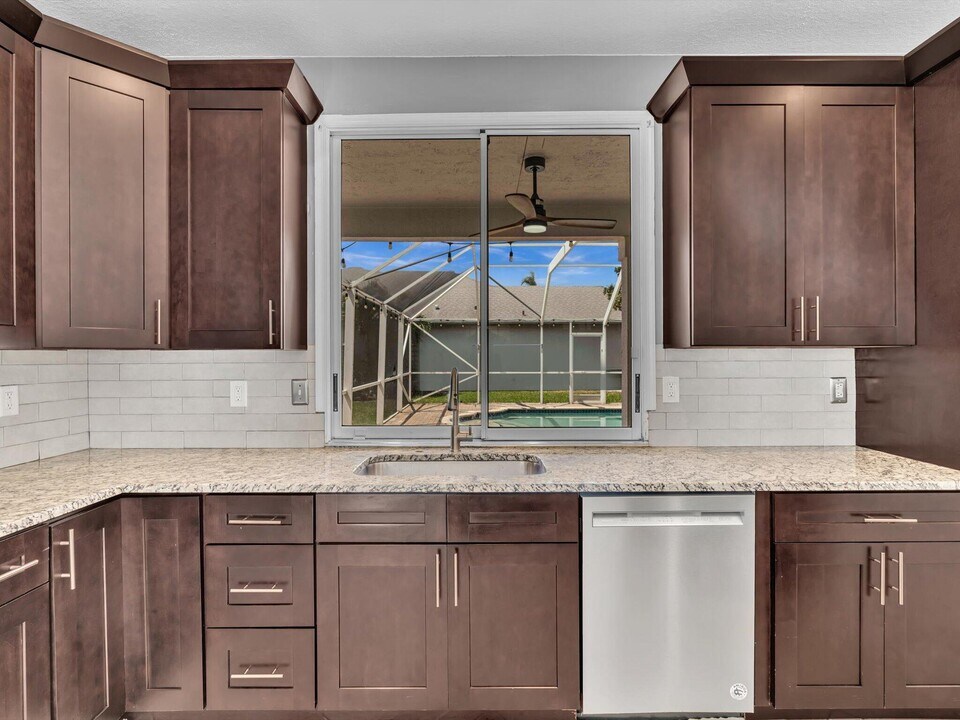 1039 Aviary Rd in Wellington, FL - Building Photo
