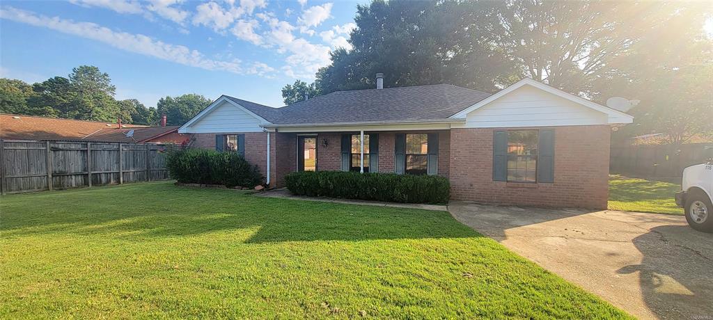 135 Daffodil Dr in Millbrook, AL - Building Photo