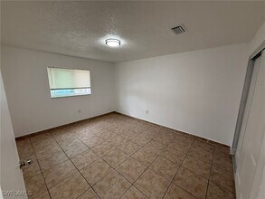 2148 Dora St in Ft. Myers, FL - Building Photo - Building Photo